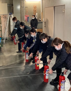 Fire extinguisher training
[RAIRIA Ohashi]