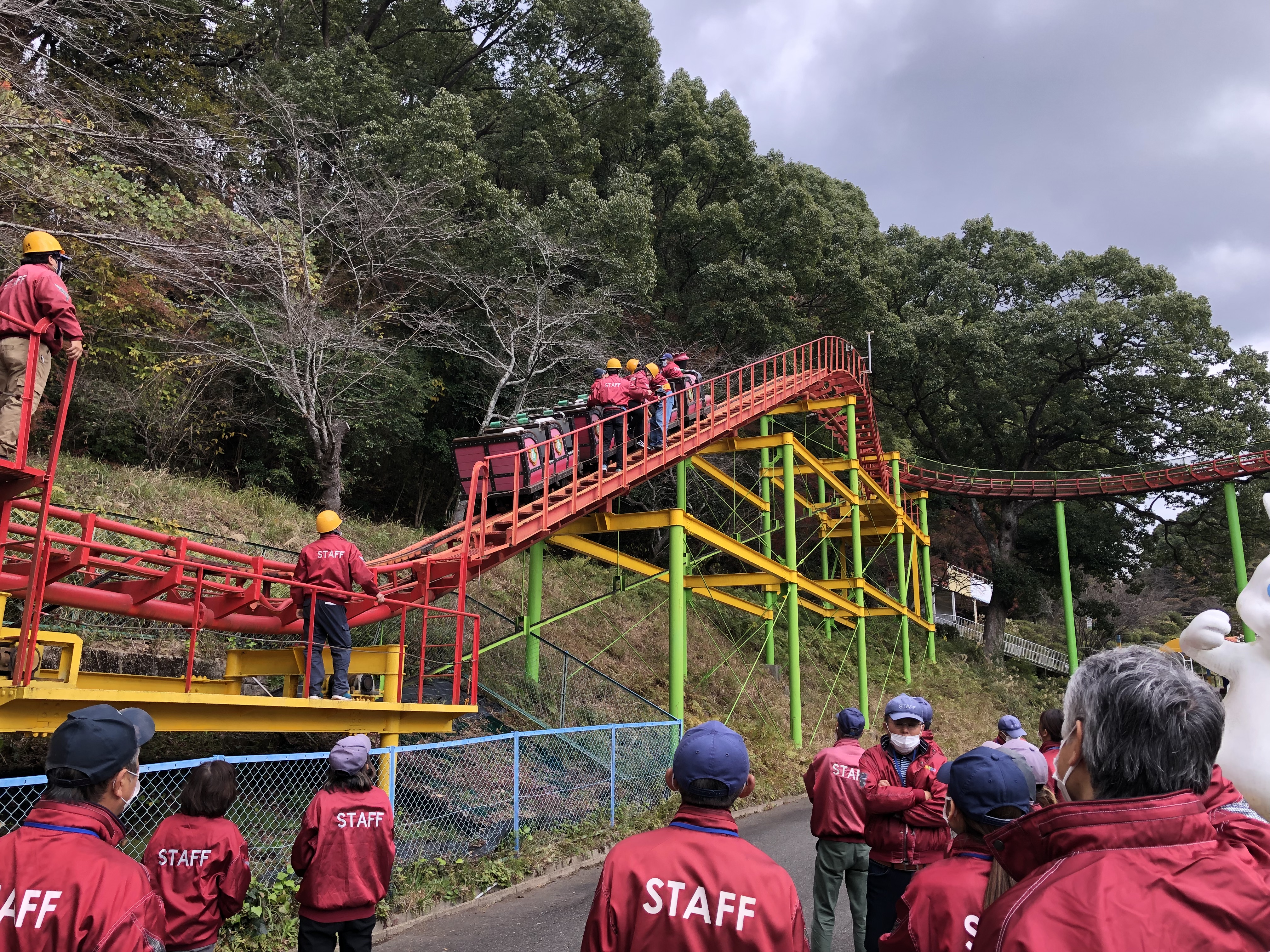 Rescue training from stopped amusement park equipment
[Dazaifu amusement park]